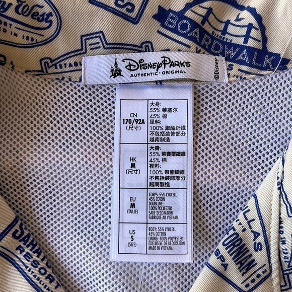 Disney Parks Vacation‎ Club Resort Print Short Sleeves Button Down Shirt - Picture 9 of 12